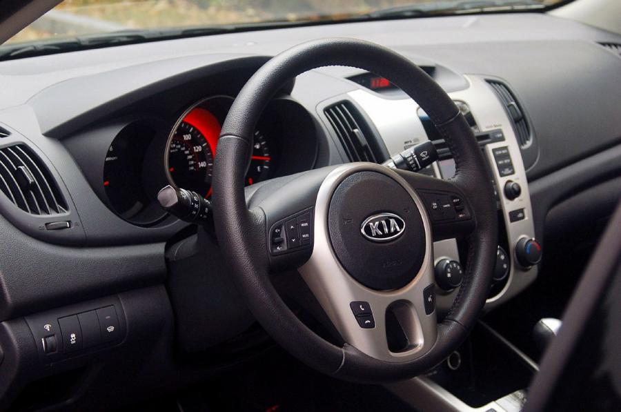  Kia Forte SX 2010 года  (фото 27 из 48)